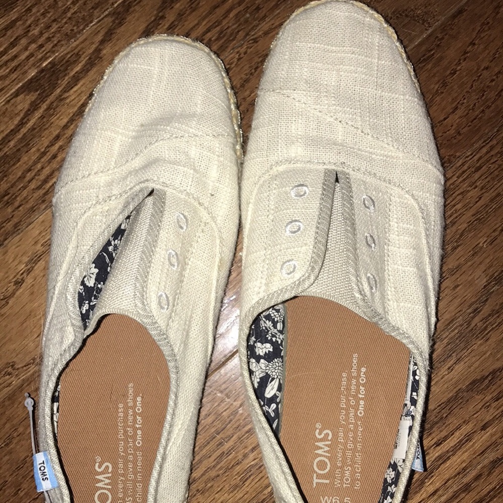 Toms new without tag